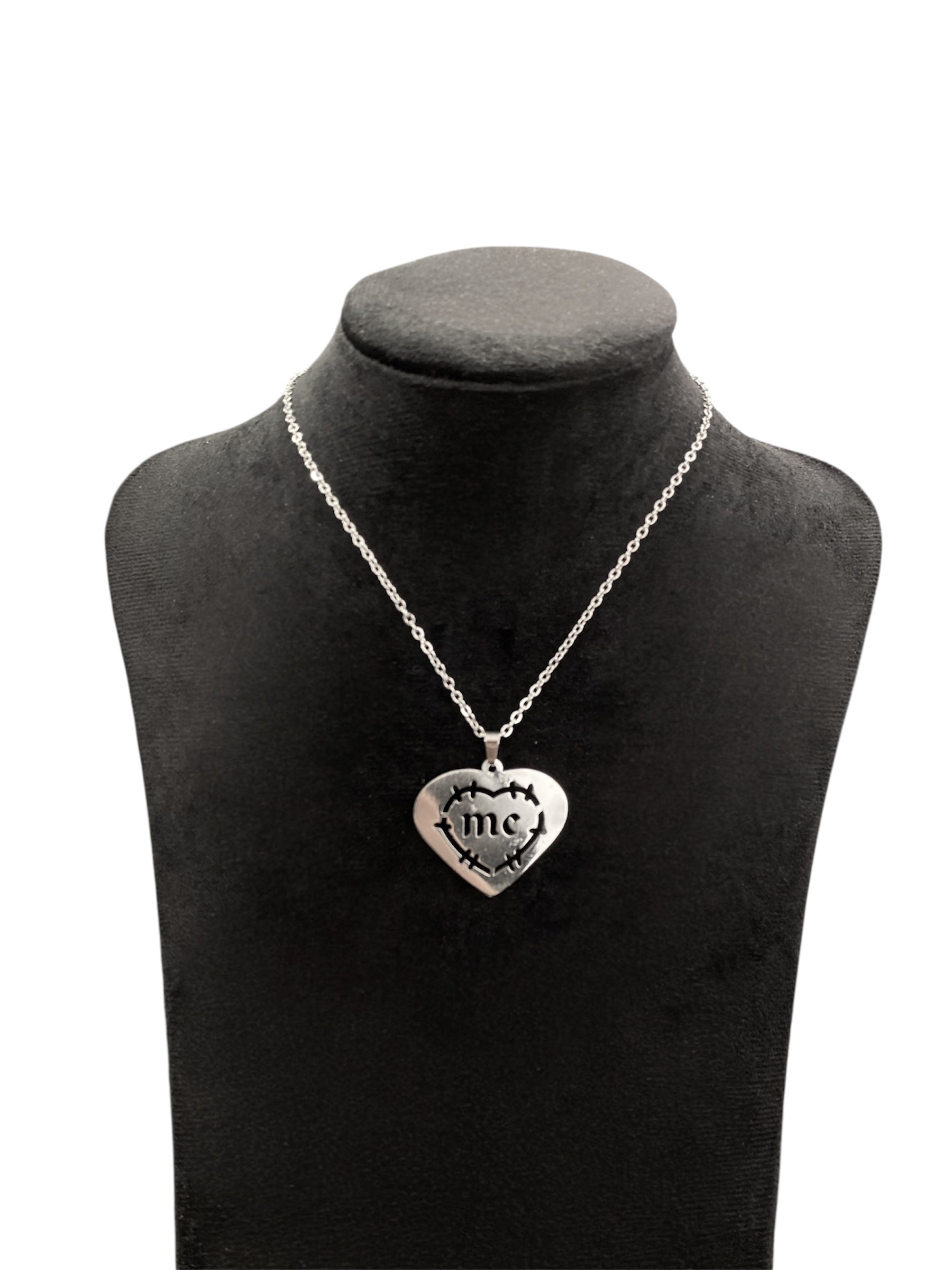 Barbed heart necklace (Buy 2 get 1 free)